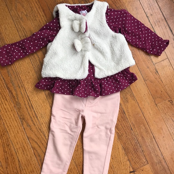 Dylan & Abby Other - 3/12♦️Adorable polka dot shirt & fur vest.